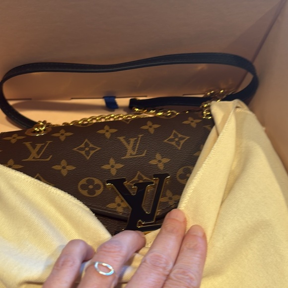 Louis Vuitton Passy bag with box and bag. Flawless used once - Picture 4 of 9